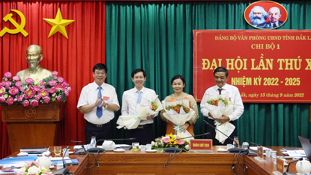 05/05 chi bộ trực thuộc Đảng bộ Văn phòng UBND tỉnh đã hoàn thành Đại hội Chi bộ nhiệm kỳ 2022 - 2025